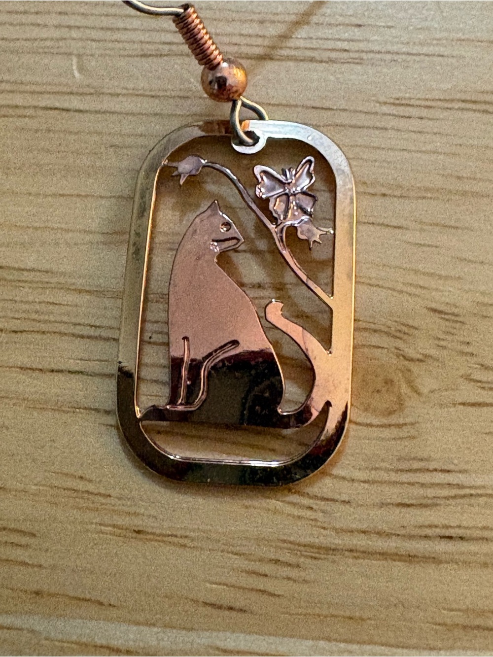 Pair of cat butterfly earrings opposite on each one ? Brass silvertone 1.5 inch - Picture 2 of 4